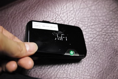 海外でスマホを使うならMiFiレンタルが便利